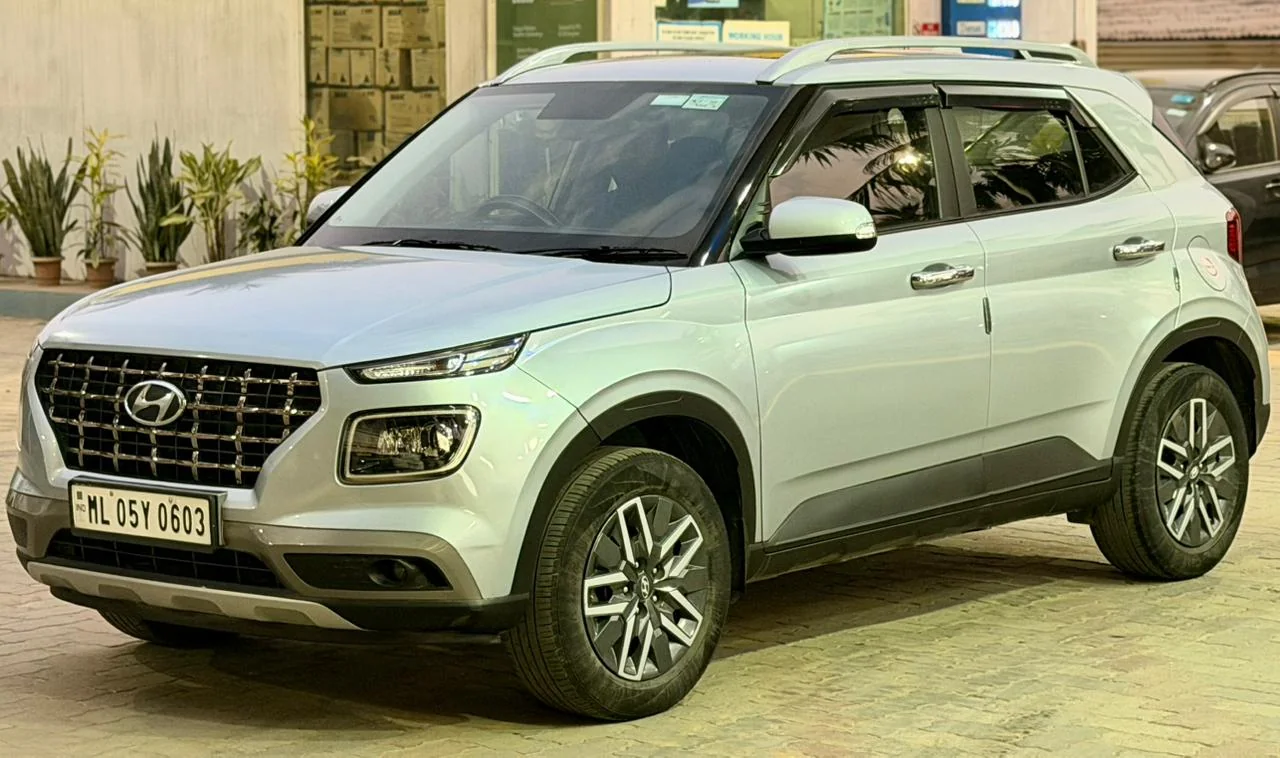 Hyundai Venue - Thumbnail 2